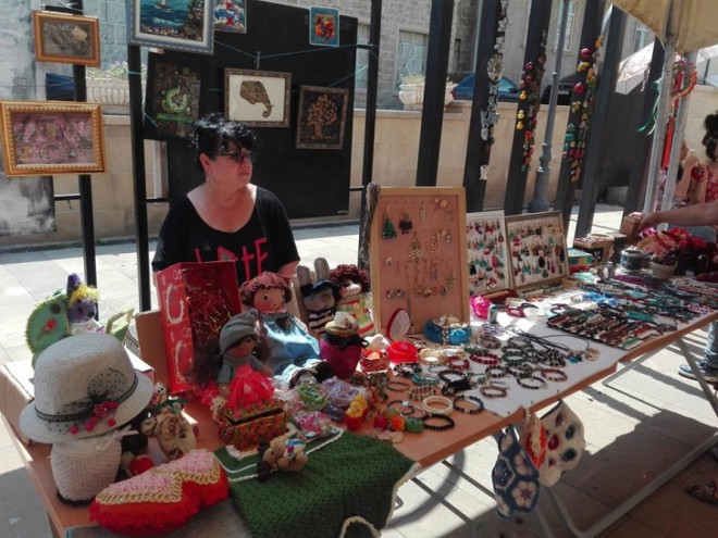 İçərişəhərdə açıq səma altında sərgi