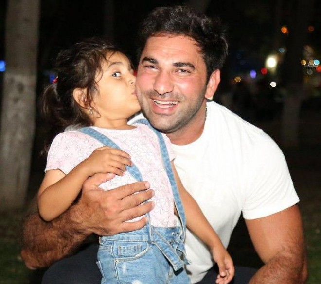 Kamilin qızının qolu qırıldı – foto