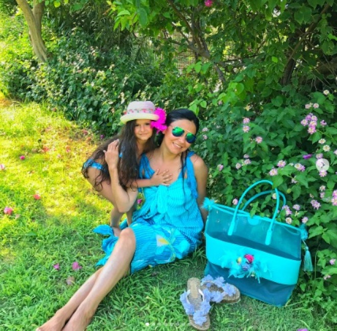 Vüsalə anası və Diləyi ilə - fotolar