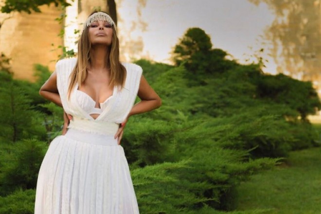 Aygün Kazımova motosikletdə - foto