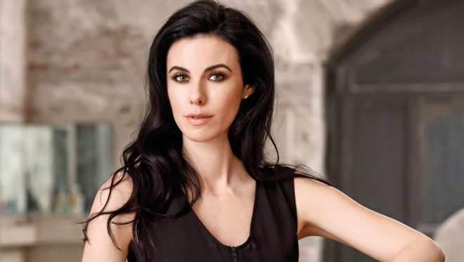 Defne Samyeli gözəl bədəni ilə diqqət çəkdi – foto