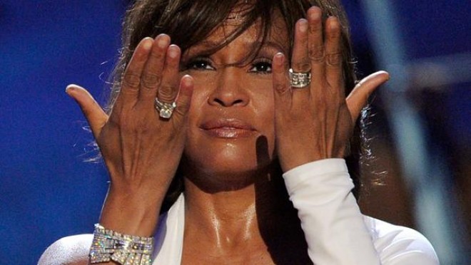 Uitni Hyuston lezbiyan olub? - iddia