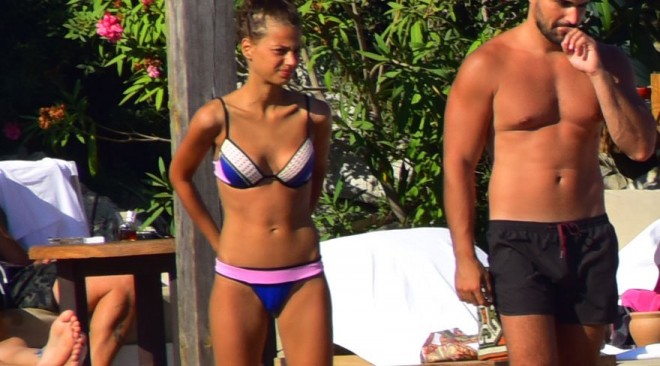 “Paramparça”nın aktrisası istirahətdə - foto