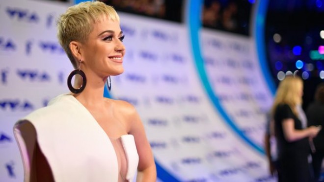 Ketti Perri məhkəməyə verildi