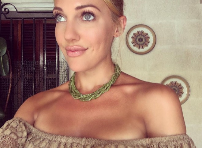 Məryəm dodağına slikon etdirib?