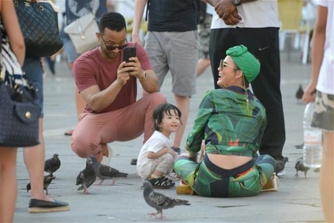 Krissi Teygen ailəsi ilə İtaliyada - fotolar