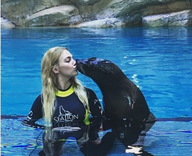 Məryəm suiti ilə dodaq-dodağa - foto