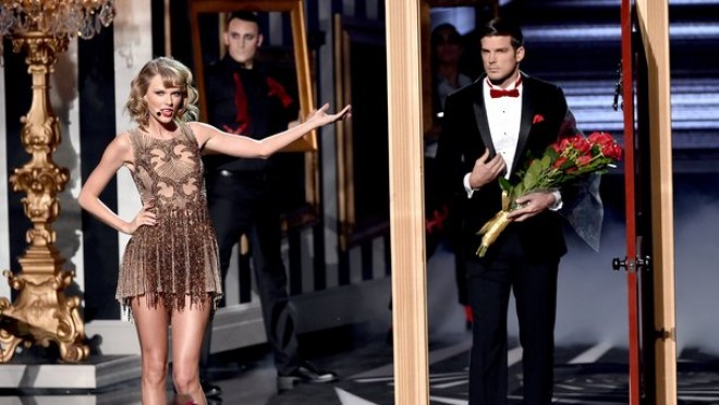 Teylor Svift bu fotoya görə aparıcının karyerasına son qoydu