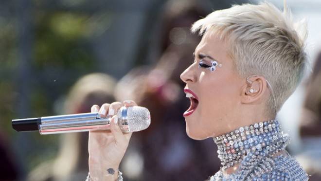 Keti Perri yeni klipinə serial aktyorlarını çəkdi - video