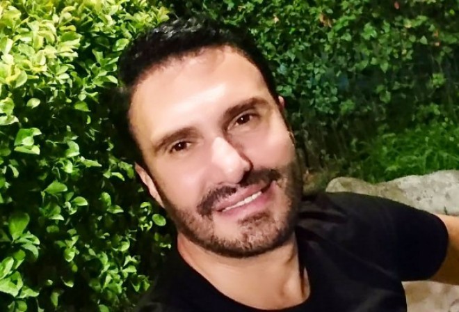 Nadirin hovuzda fotosu