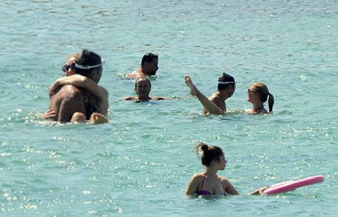 Sərdarla Xloe çimərlikdə öpüşdü – foto