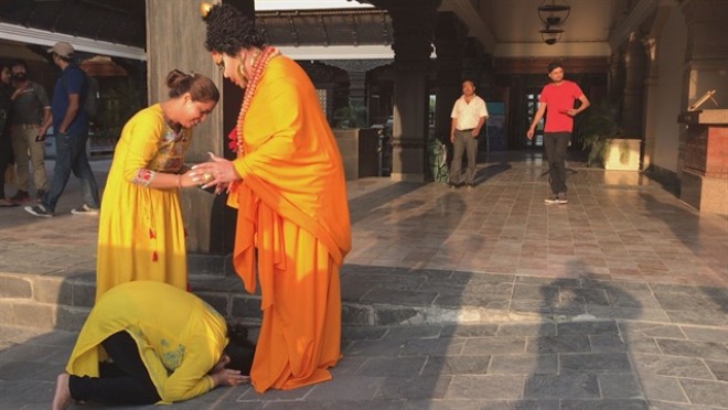 Nepalda Bülent Ersoyun qarşısında baş əydilər - foto