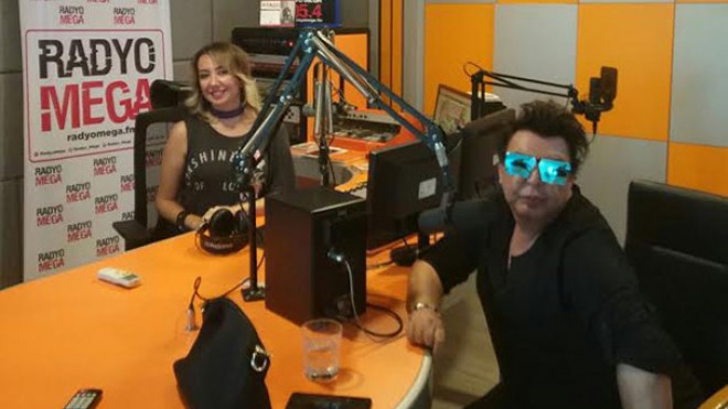 Müğənnidən Hülya Avşara sərt sözlər