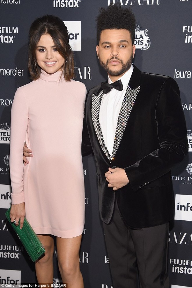 Selena Qomez sevgilisi "The Weeknd"lə təqdimatda - foto