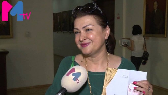 Firəngiz Mütəllimova: "Nəyi nə ilə geyinəcəyimi çox gözəl bilirəm"