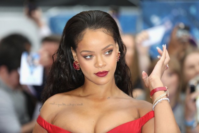 Rihanna parti verdi - fotolar