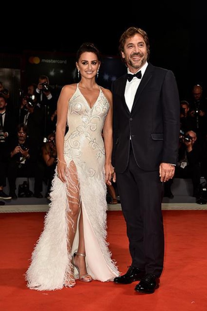 Penelopa Kruz əri ilə premyerada - foto