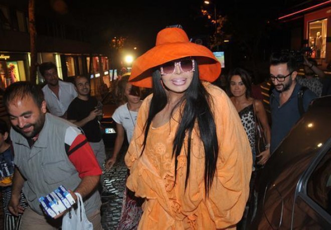 Bülent Ersoy: “Məni ancaq kasıblar tapır” - fotolar