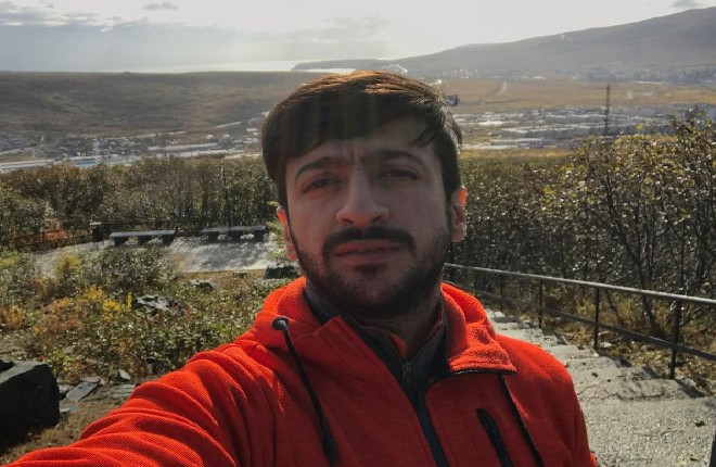 Abbas yelləncəkdə yelləndi -video