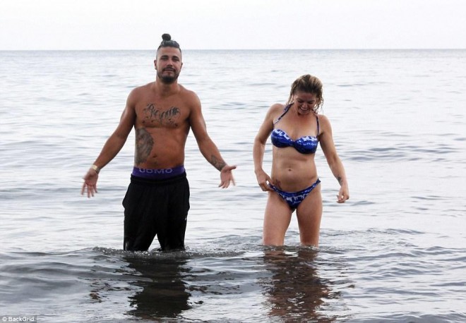 43 yaşlı aktrisanın sevgilisi ilə romantik anları - fotolar