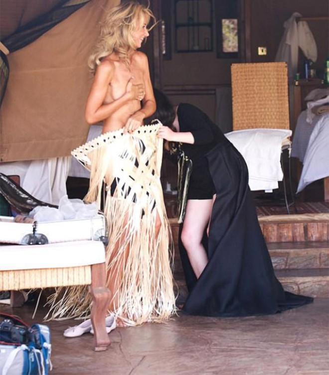 ​Viktoriya paparatsilərin hədəfinə çılpaq düşdü - foto