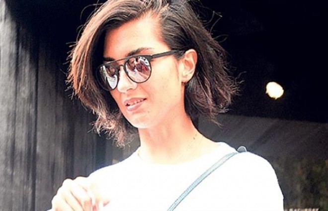 Tuba onları görüb işini yarımçıq saxladı