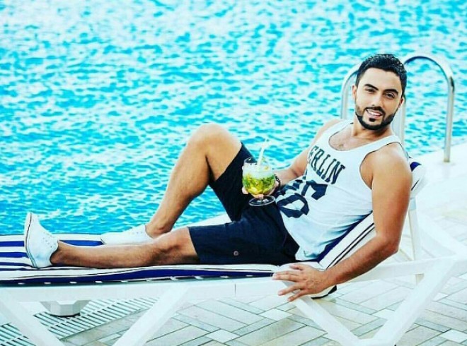 Kərim ayaqyalın oynadı - video