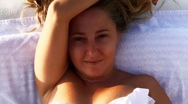 Müğənnidən həmkarlarına ismarış