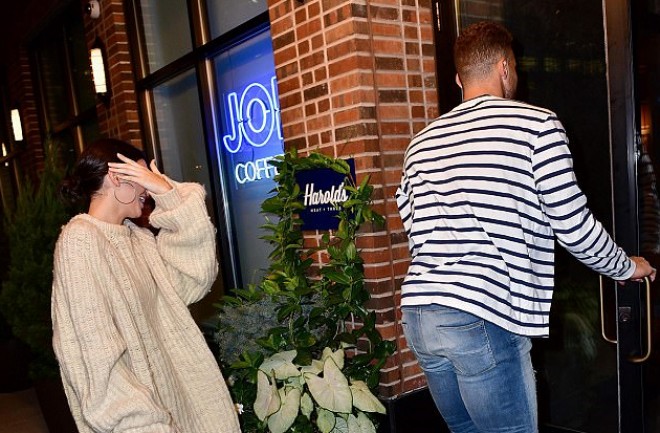 Kendal sevgilisi ilə italyan restoranında