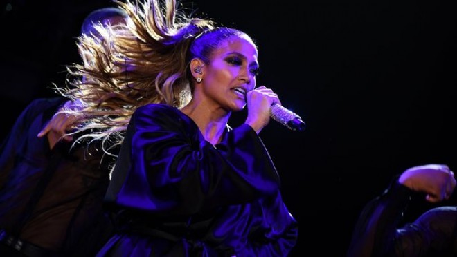 Cennifer Lopezin 5800 manatlıq libası - fotolar