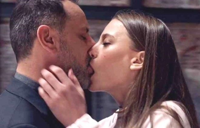 Serenay Sarıkaya: “Gəl artıq başlayaq”