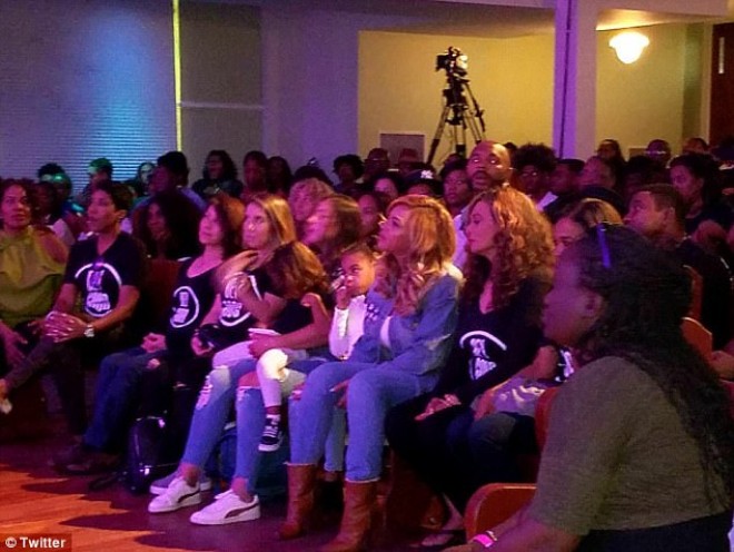 Beyons və Cey Zi "Harvey" qasırğasında zərərçəkənlərə yardım göstərdi - fotolar