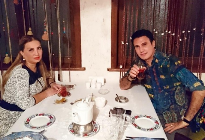 Nadir Qafarzadə xanımı ilə romantik şam yeməyində - foto