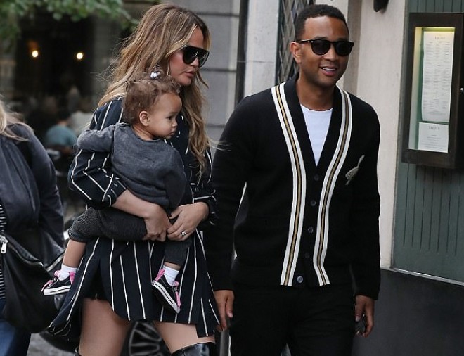 Məşhur cütlük qızı ilə birlikdə - foto