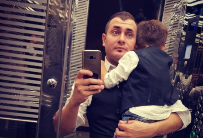 Murad Arif uşaqları ilə əyləndi