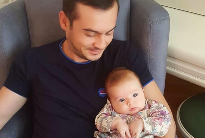 Emil qızı ilə fotosunu paylaşdı