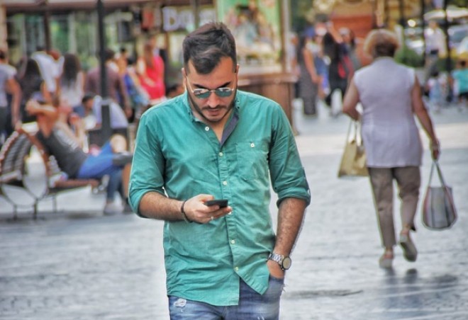 Elvin şəhər gəzintisində - foto