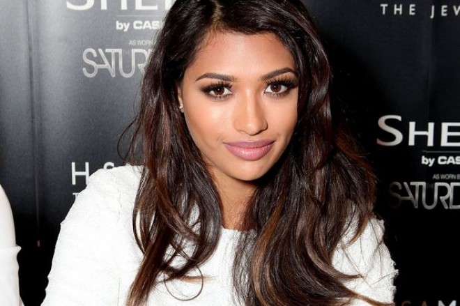 Tədbirə tül libasda gedərək bədənini nümayiş etdirdi - fotolar