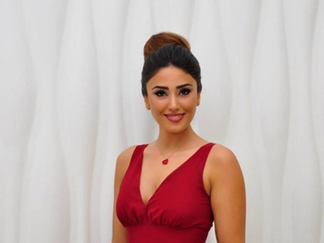 Pərvinə gələn gül kimdəndir? - foto