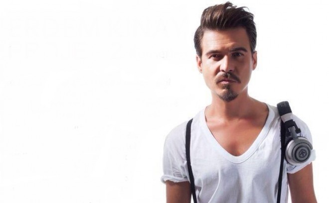 Erdem Kınayın əcnəbi müğənni ilə səmimi görüntüləri - fotolar