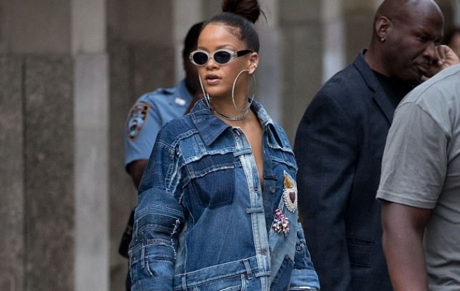 Rihannanın küçə stili - foto