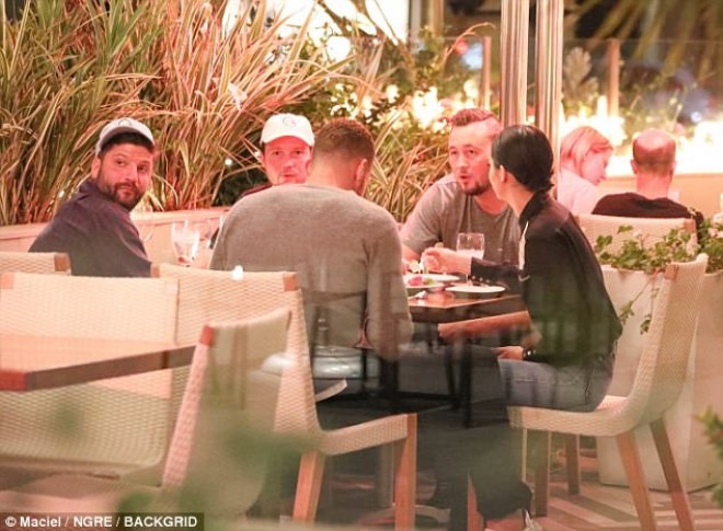 Kendal sevgilisi ilə - foto