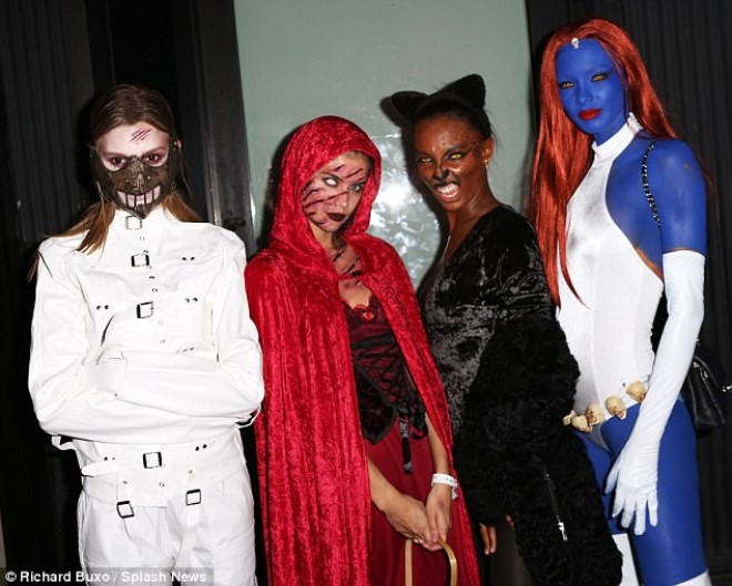 “Qırmızıpapaqlı qız” obrazına üzündə dırnaq izləri ilə girdi - foto