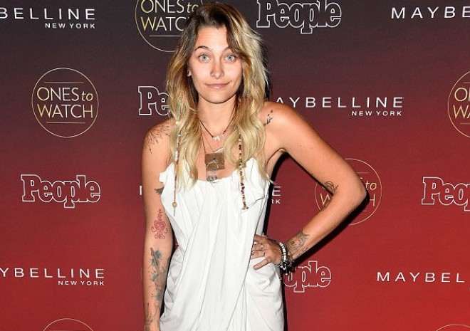 Cekson gecədə döymələri ilə diqqət çəkdi - foto