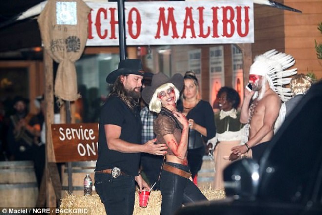 "Viktoriya Sekret"in "mələy"i qan içində - foto