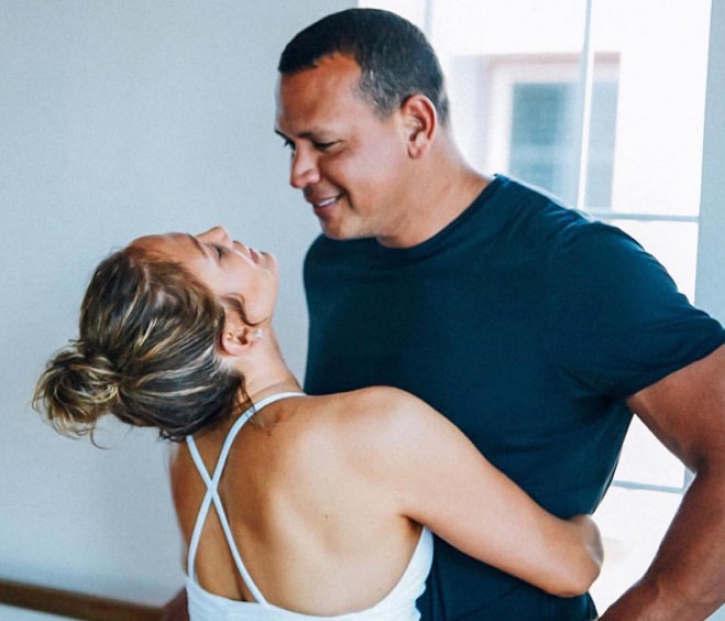 Cennifer Lopez 42 yaşlı sevgilisini bax belə qucaqladı - foto&nbsp;