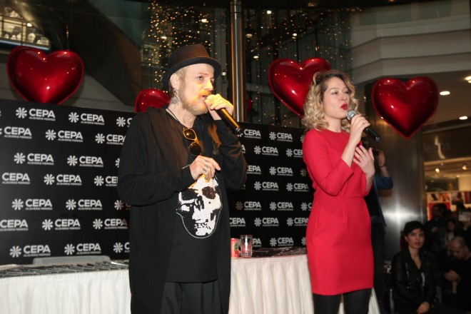 Mərhum həmkarı ilə olan duetinə klip çəkdirdi - foto&nbsp;