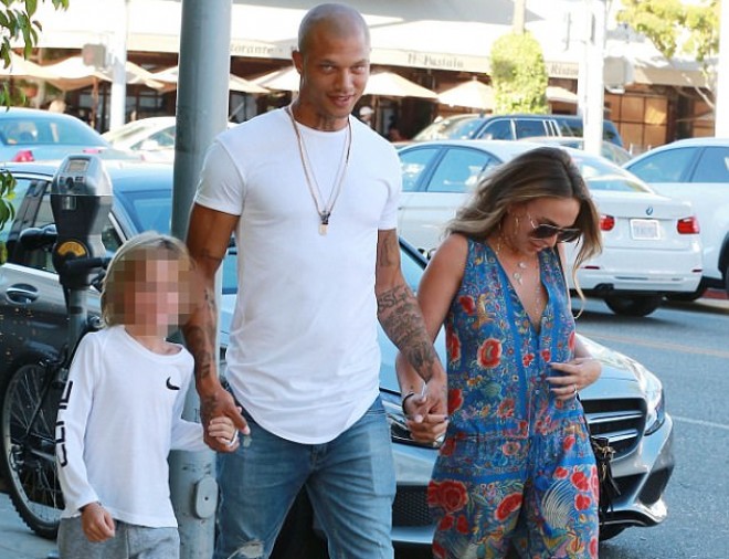 "Dünyanın ən yaraşıqlı məhbusu" sevgilisi və oğlu ilə birlikdə - foto&nbsp;