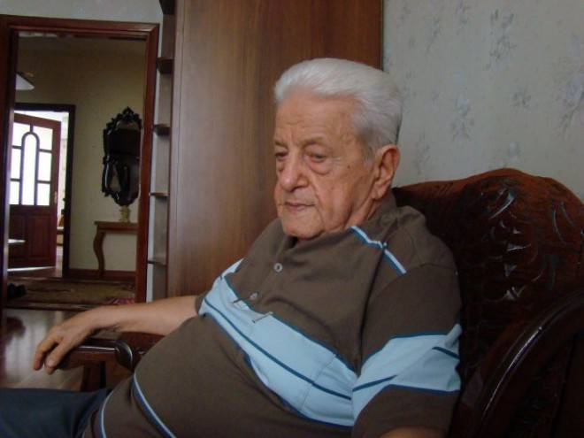 Əlibaba Məmmədov müğənniləri tənqid etdi