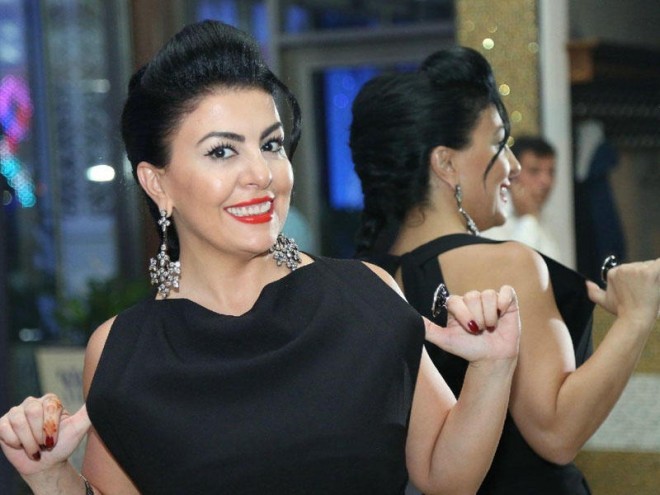 Samirəyə baş hərfindən hazırlanan gül çələngi göndərilib - foto